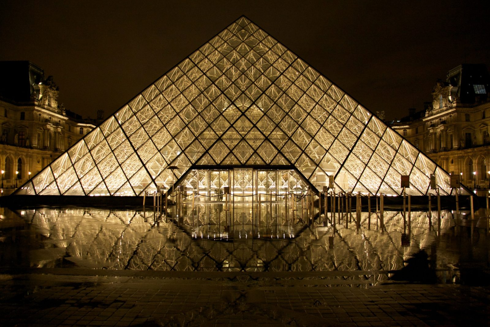 Pyramide du Louvre